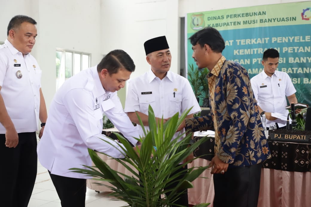 Apriyadi Langsung Cek Kelapangan Tuntaskan Konflik Petani Sawit di BHL