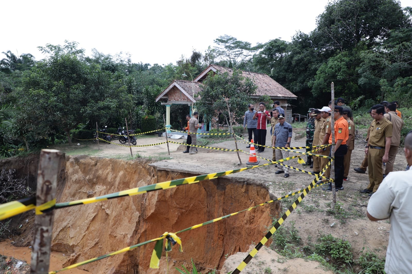 Apriyadi Sisir Warga Kawasan Rawan Longsor di Muba 