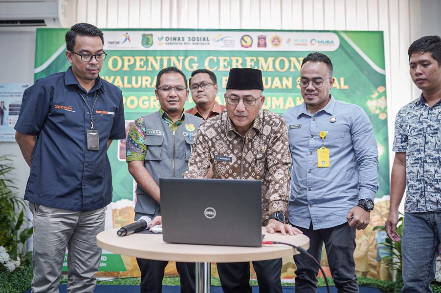 Bantu Umak Dicairkan, Pj Bupati Apriyadi Buat Emak-emak Sumringah Saat Bulan Puasa