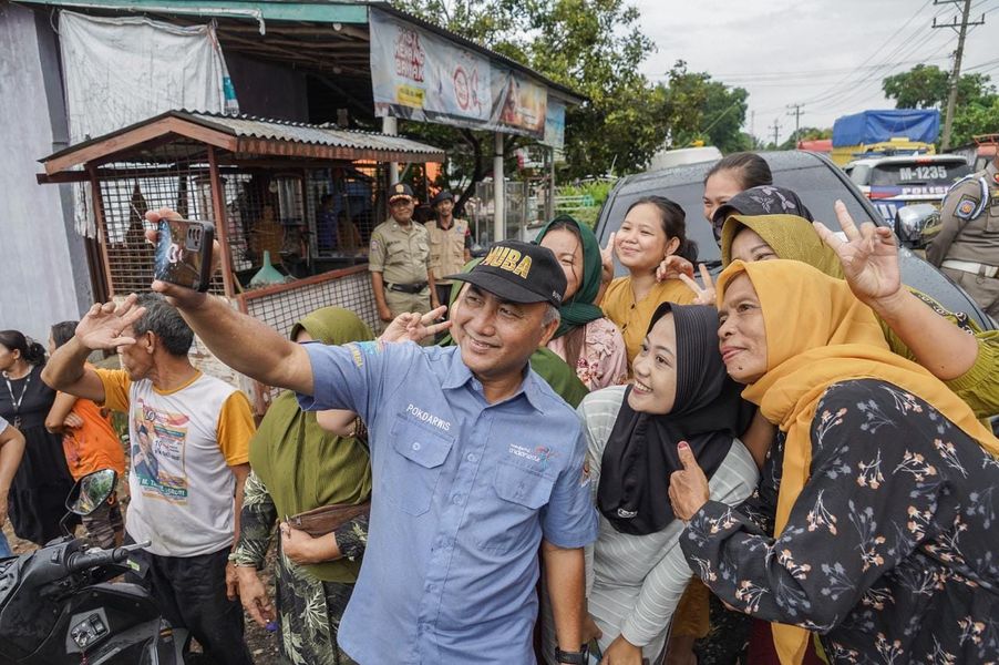 Boyong Sembako, Pj Bupati H Apriyadi Mahmud Semangati Warga Korban Banjir