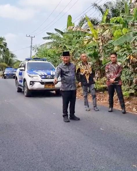 Buat Jalan Bonot Mulus, Warga Ucapkan Terima Kasih ke Pj Bupati Apriyadi