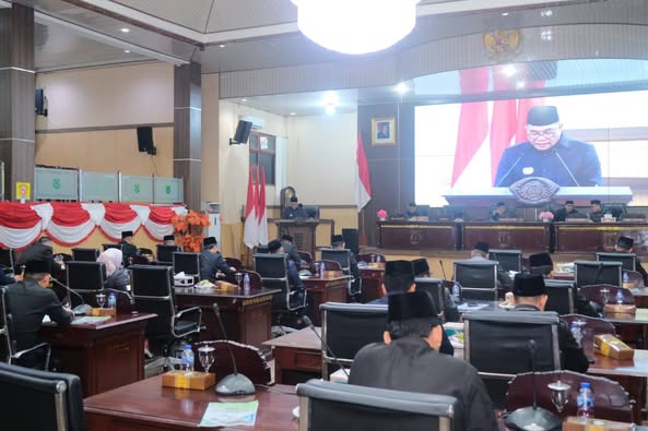 Bupati H M Toha Tohet Sampaikan Jawaban atas Pemandangan Umum Fraksi DPRD Muba