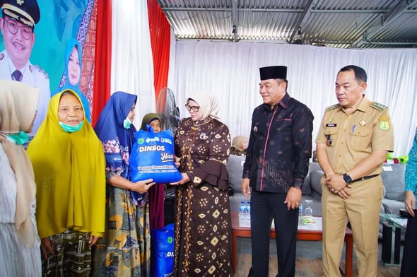 Bupati Toha Turun Langsung ke Bayung Lencir, Serap Aspirasi Warga dan Salurkan Bantuan Sembako