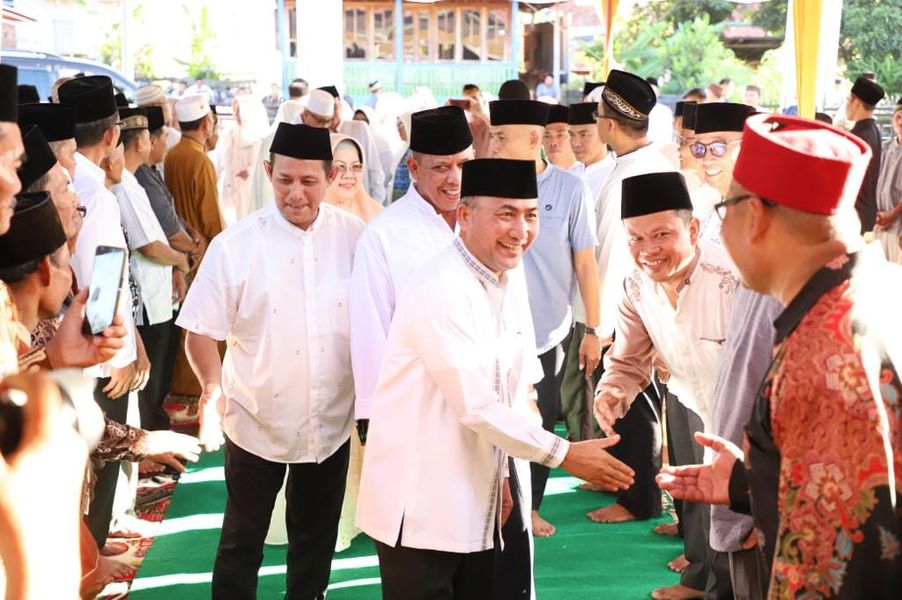 Datangi Desa Kasmaran, Pj Bupati Apriyadi Disambut Antusias Warga