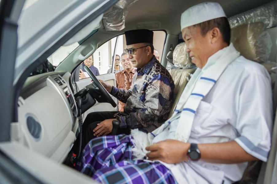 Demi Melayani Masyarakat, Pj Bupati Muba Serahkan Mobil Jenazah 