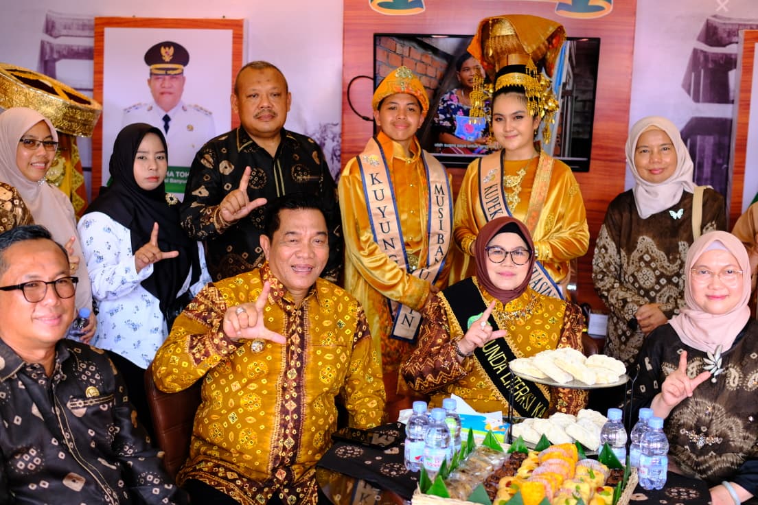 Dikukuhkan Gubernur Herman Deru, Hj Patimah Toha Jadi Bunda Literasi Muba 