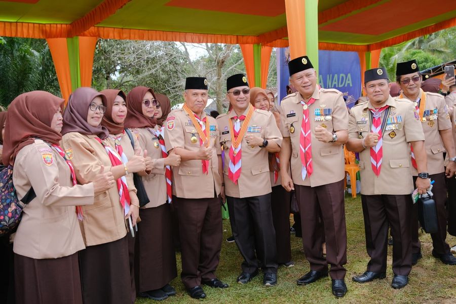 Guru PPPK Plakat Tinggi  Siapkan 57 Nasi Tumpeng Syukuran Massal Mengundang Pj Bupati Apriyadi 