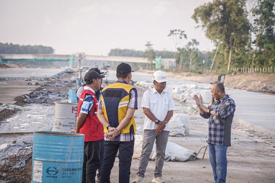 Hari Kalender Pertama 2024, Pj Bupati Apriyadi Tinjau Jalan Tol di Bayung Lencir