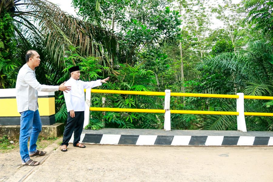 Jembatan Sumber Urip Plakat Tinggi Hampir Ambruk, Pj Bupati Apriyadi Langsung Perbaiki