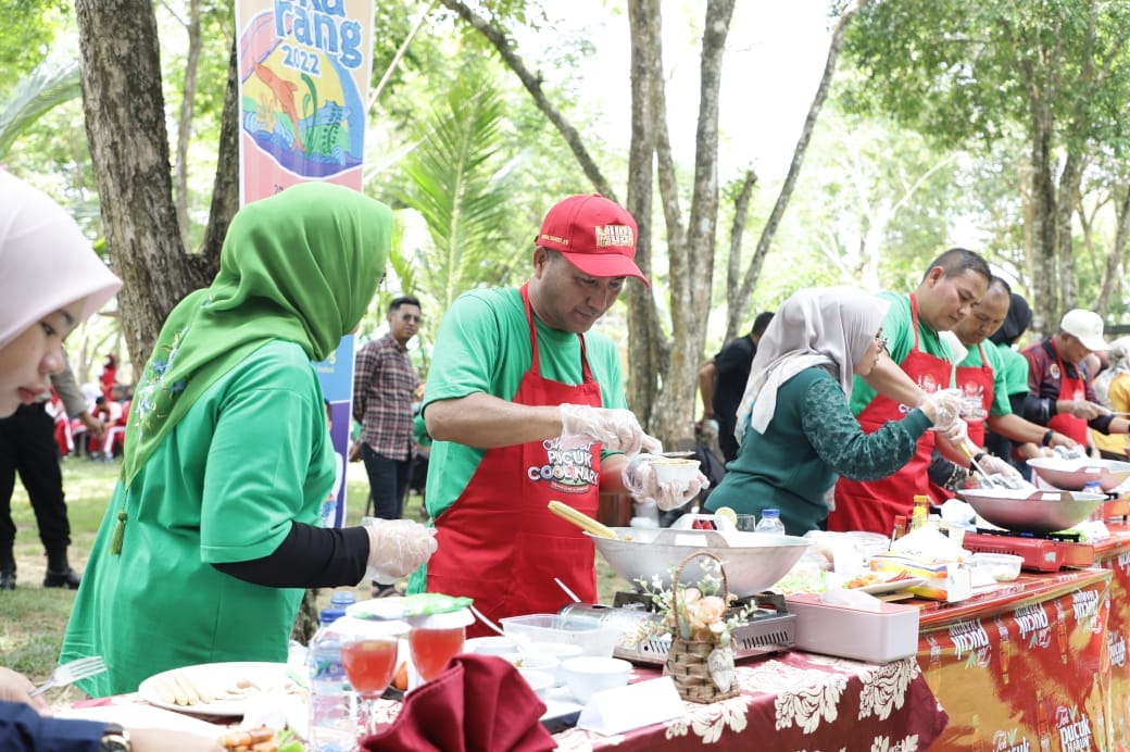 Keseruan Pj Bupati Muba  Lomba Masak Nasi Goreng Forkopimda dan OPD