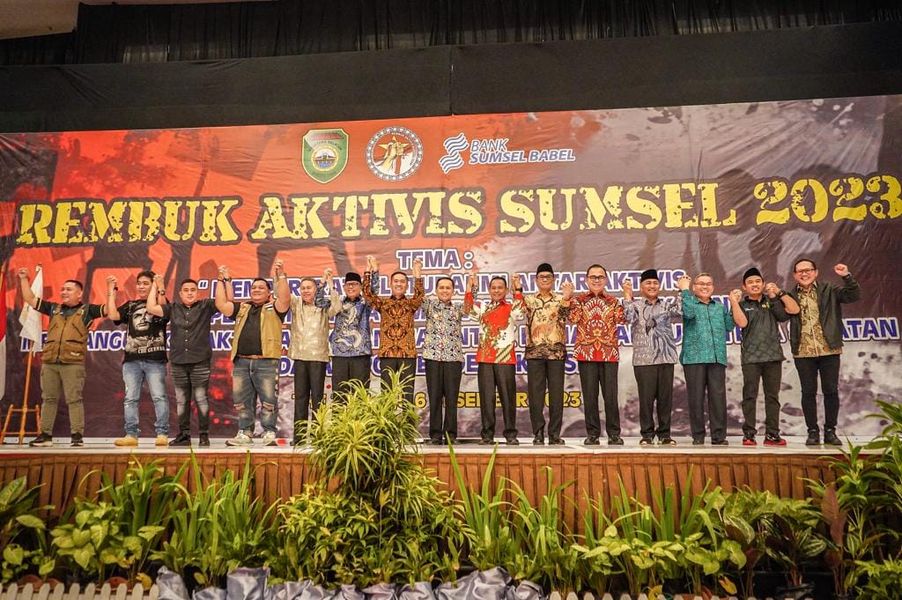 Kinerja Pj Bupati Apriyadi di Muba Diganjar Award oleh Aktivis Sumsel