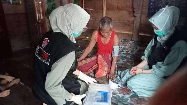 Kolaborasi Petugas layanan 112 dan 119 Musi Banyuasin: Pelayanan Kesehatan Terdepan untuk Warga Muba