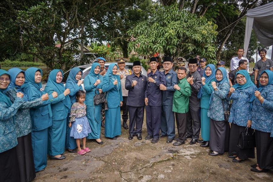 Kunker ke Kecamatan Lais, Pj Bupati Apriyadi Lantik Pj Kades Epil Barat dan Anggota BPD