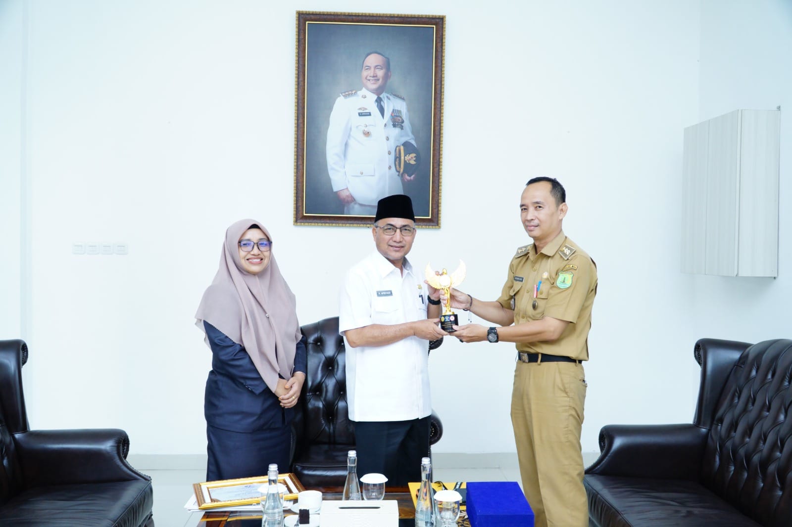 Lurah Perwakilan Kabupaten Muba Bawa Pulang Penghargaan Paralegal Justice Award 2023