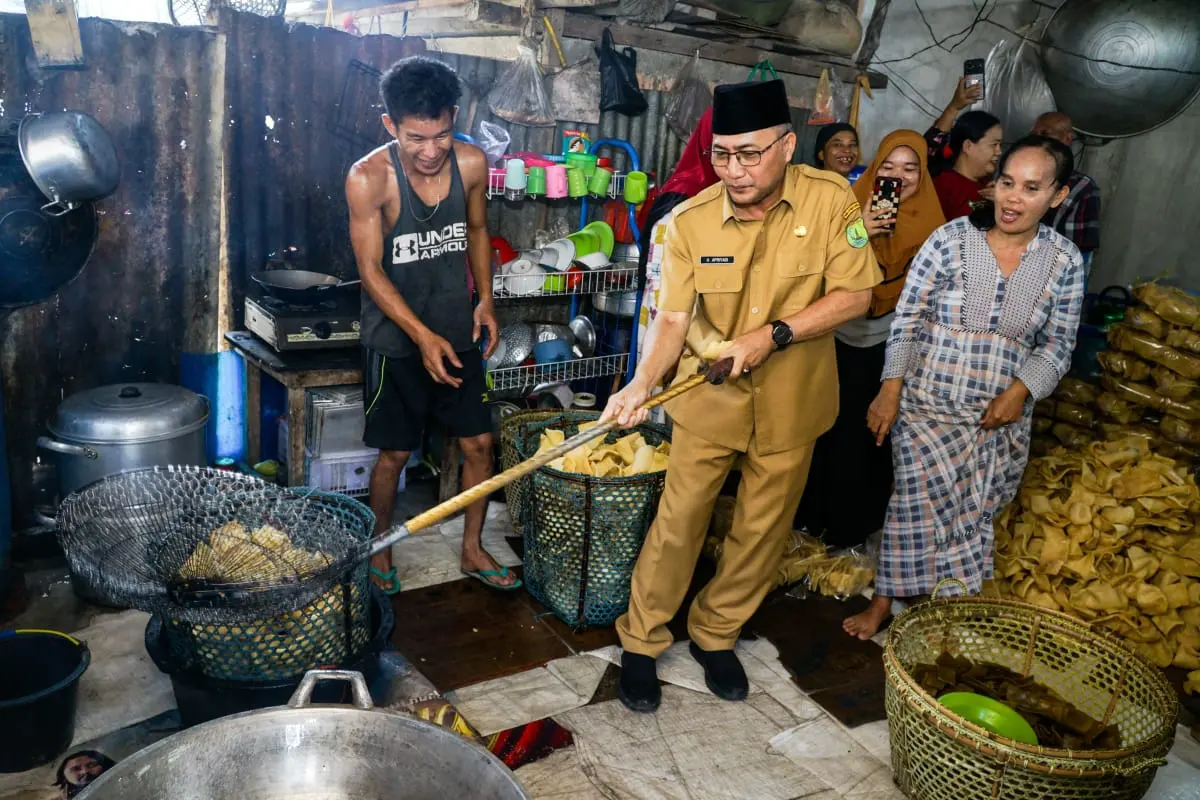 Melihat Potensi Pembuat Kerupuk dan Jangek Asli Sekayu