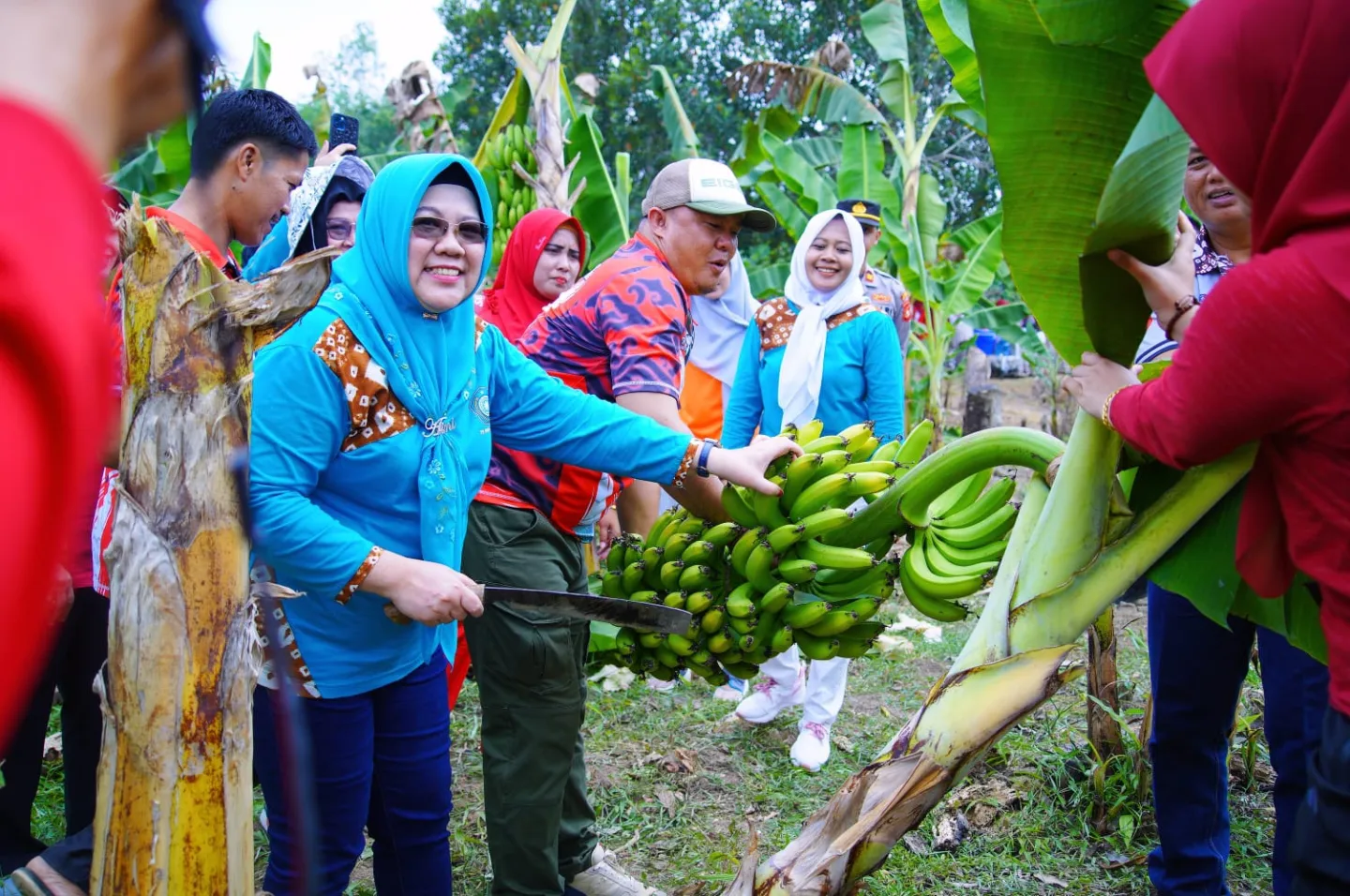 Meriahkan HUT RI ke-78, Pj Ketua TP PKK Muba Senam Bersama Warga Sungai Keruh