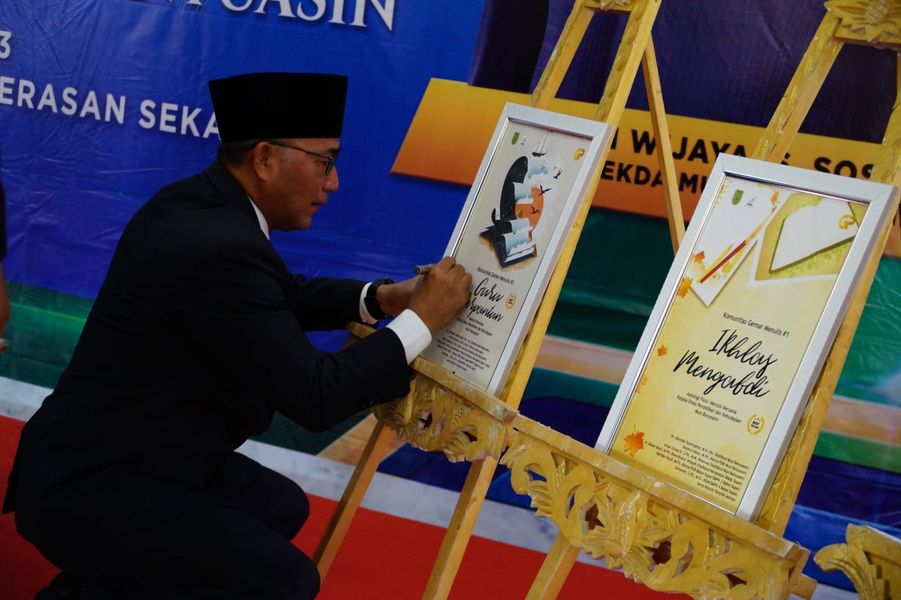 Momentum Hardiknas, Pj Bupati Muba Luncurkan Buku Komunitas Gemar Menulis