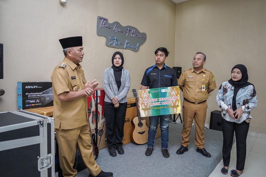 Musisi di Sekayu Dapat Kejutan Seperangkat Alat Musik dari Pj Bupati Apriyadi