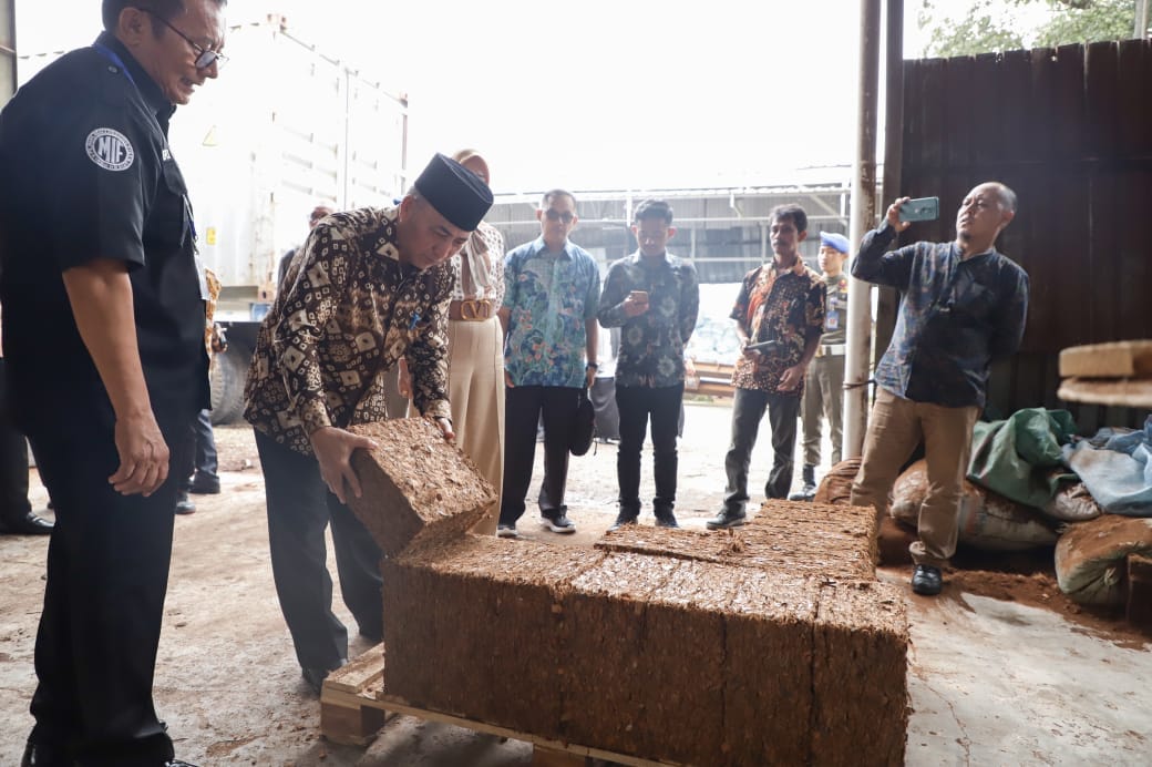 Pemkab Muba bersama PT Mahligai Indococo Fiber (MIF) dan KUD Unicon Akan Garap Sabut Kelapa Untuk Ex