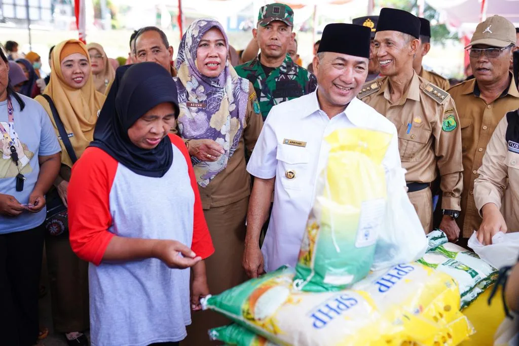 Pemkab Muba Keluarkan 10 Ton Beras Dalam Operasi Pasar