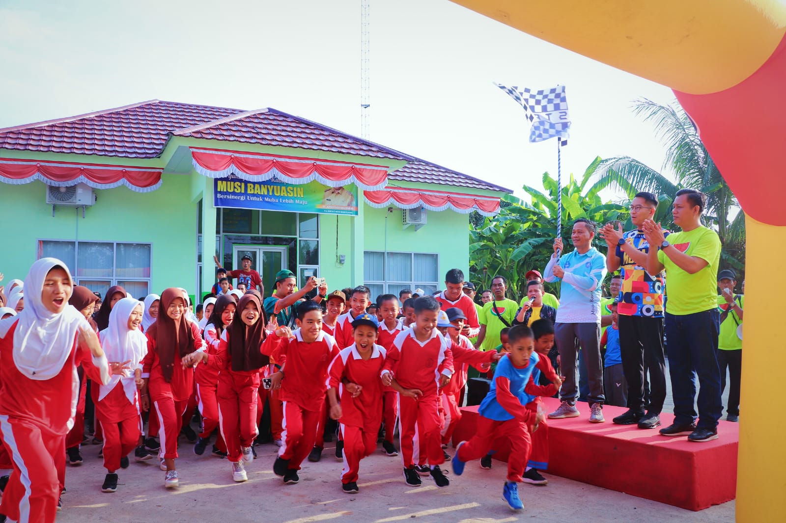 Peringati Hari Jadi Desa Bailangu Timur Ke 17, Digelar Jalan Sehat dan Senam Bersama