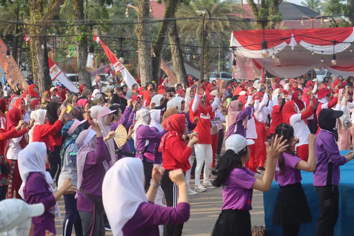 Peringati HUT RI ke-78, Senam Aerobik Bersama di Muba Bertabur Doorprize 