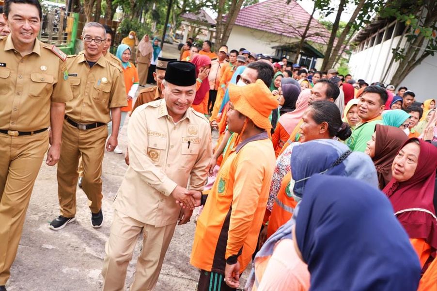 Petugas Kebersihan Hingga Tukang Ojek di Sekayu Dapat THR