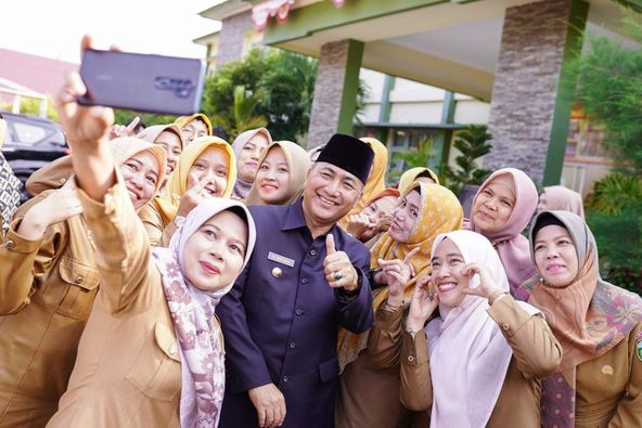 Pimpin Upacara di SMA Negeri 1, Pj Bupati Sampaikan Pesan Ini