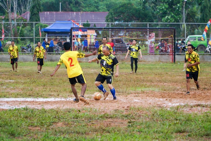 Pj Bupati Apriyadi Bangunkan Stadion Mini di Lalan, Disambut Antusias Warga