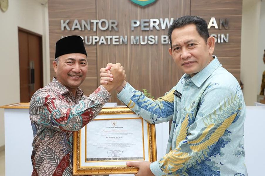 Pj Bupati Apriyadi Mahmud Beri Penghargaan Petugas BNNP Sumsel