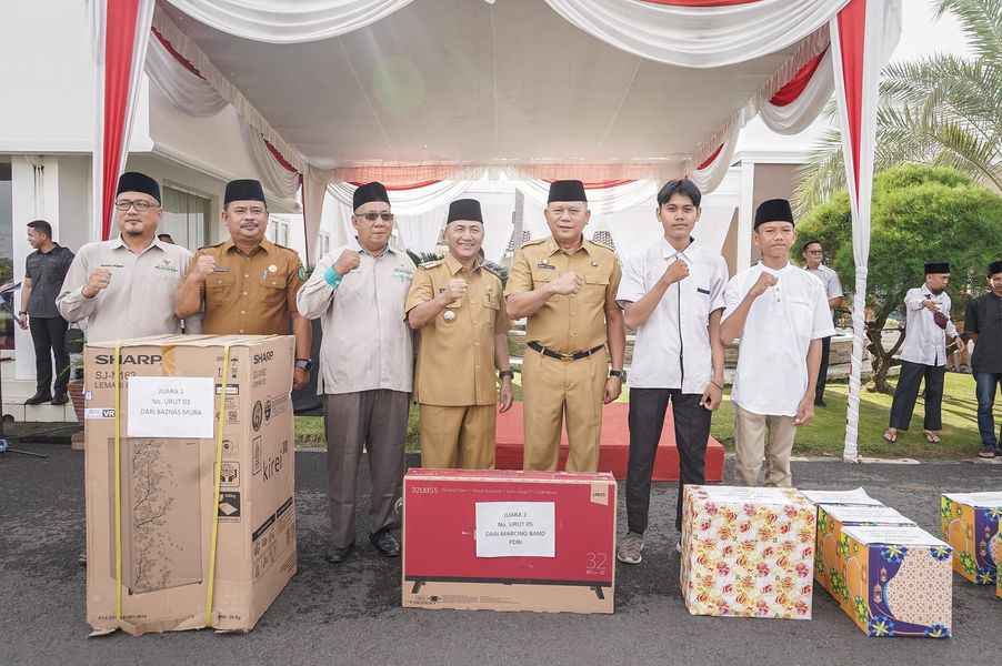 Pj Bupati Apriyadi Umumkan Pemenang Pawai Takbiran