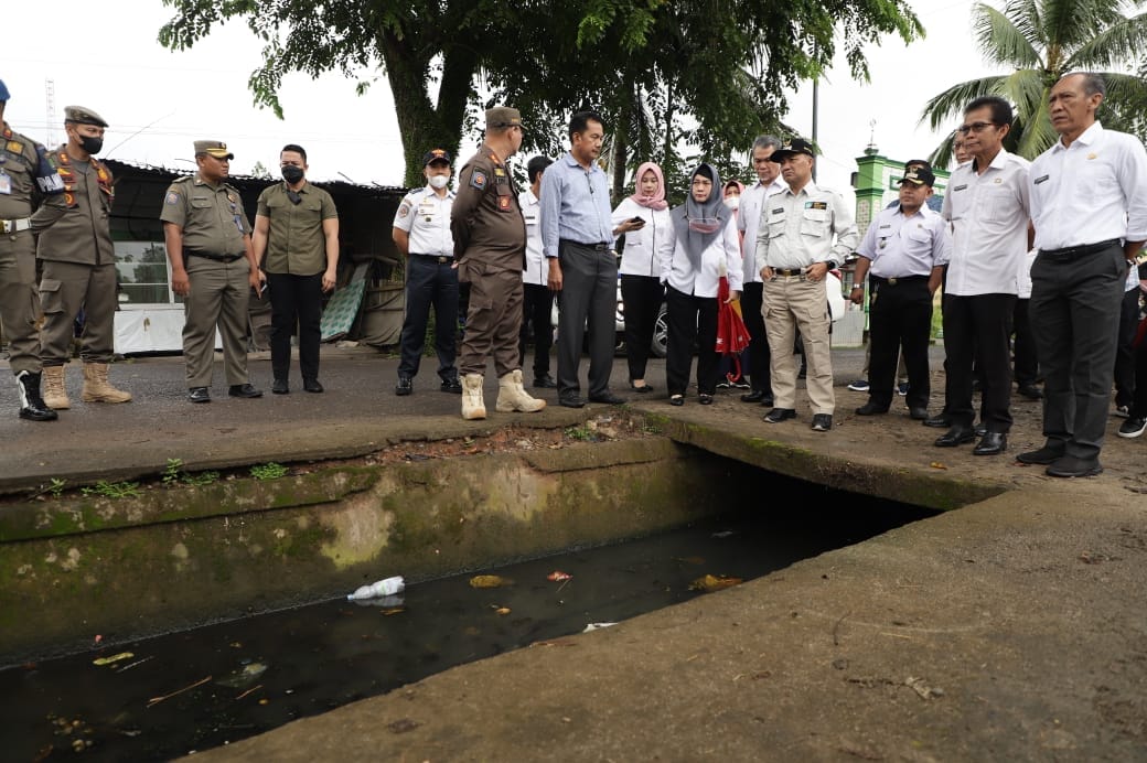 Pj Bupati Apriyadi Warning Warga Muba Cegah Penyakit DBD dan Himbau bersih bersih Lingkungan 