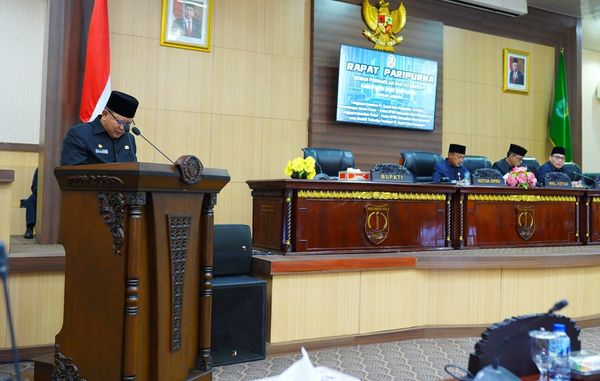 Pj Bupati Jawab Pemandangan Umum Fraksi-Fraksi DPRD Muba 