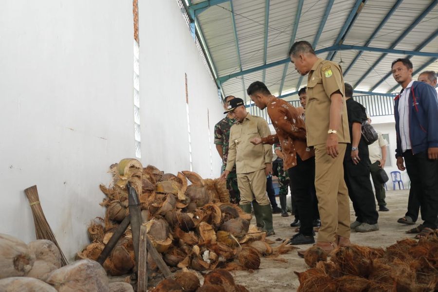 Puluhan Ton Limbah Kelapa di Lalan Mulai Hasilkan Cuan