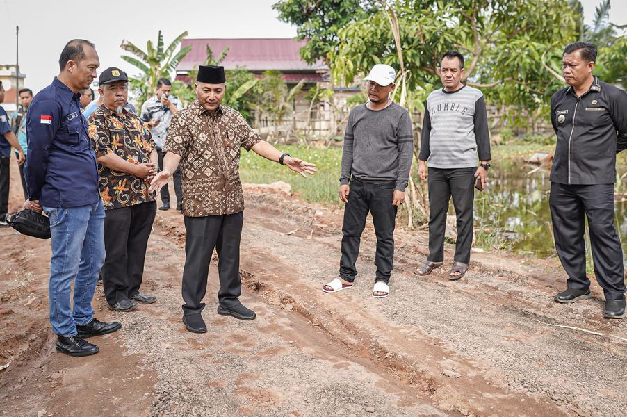 Respon Keluhan Warga Soal Jalan Rusak, Pj Bupati Apriyadi Datangi Developer Perumahan di Sekayu