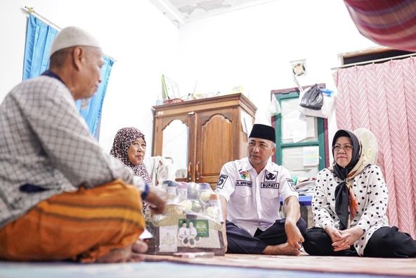 Tambai Biaya Haji Suami-Istri Marbot Masjid di Sekayu