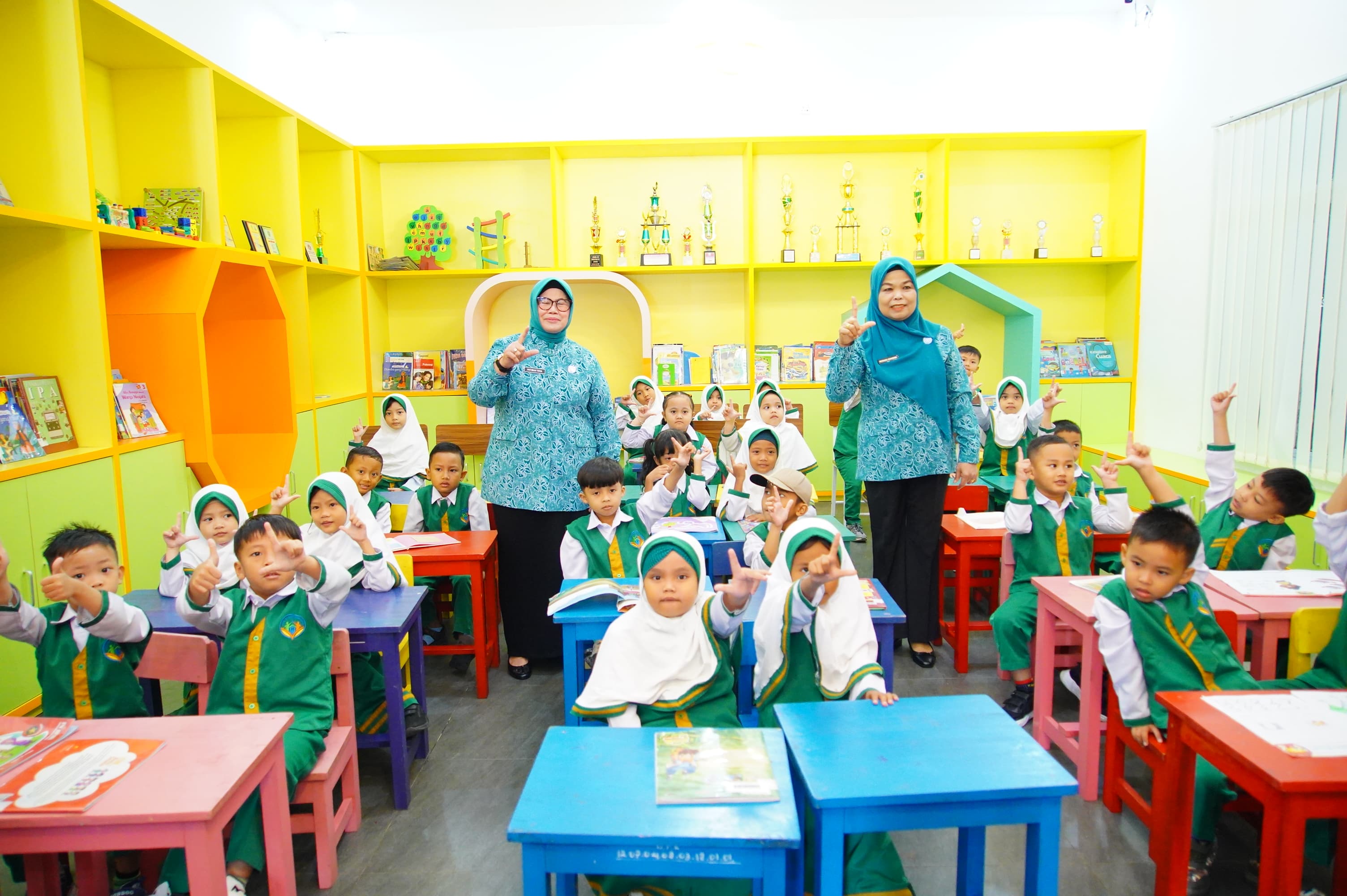 Tebar Semangat Literasi Bersama Hj. Patimah Toha dan Rosada Rohman di PAUD Kasih Bunda