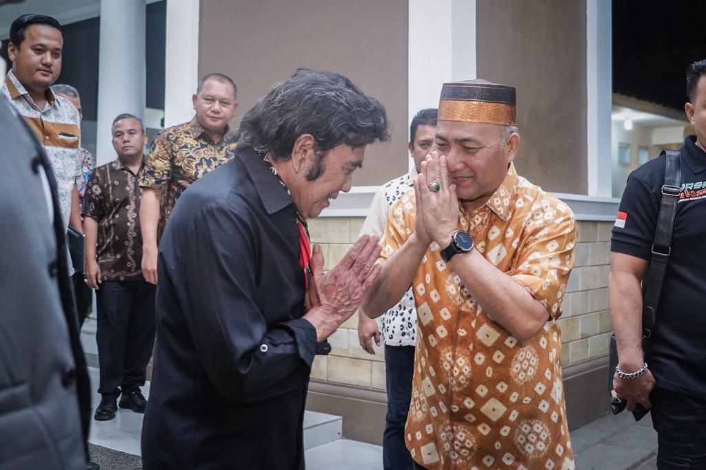 Tiba di Sekayu, Raja Dangdut Rhoma Irama Dijamu Pj Bupati Apriyadi Pindang Tapa