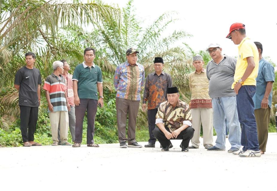 Tuntaskan Jalan Talang Bayung-Lubuk Buah Hingga Fasilitasi Air Bersih untuk Warga