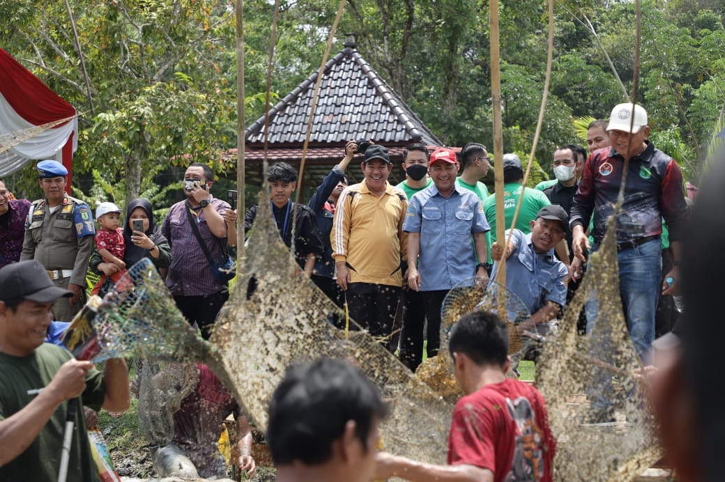 Usai Bekarang, Pj Bupati Apriyadi Request Masak Tempoyak dengan Lord Adi