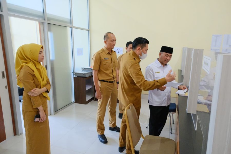 Wajibkan Tandatangan Kontrak dengan Kontraktor di Kantor dan Cepat Tanggap atas keluhan warga 