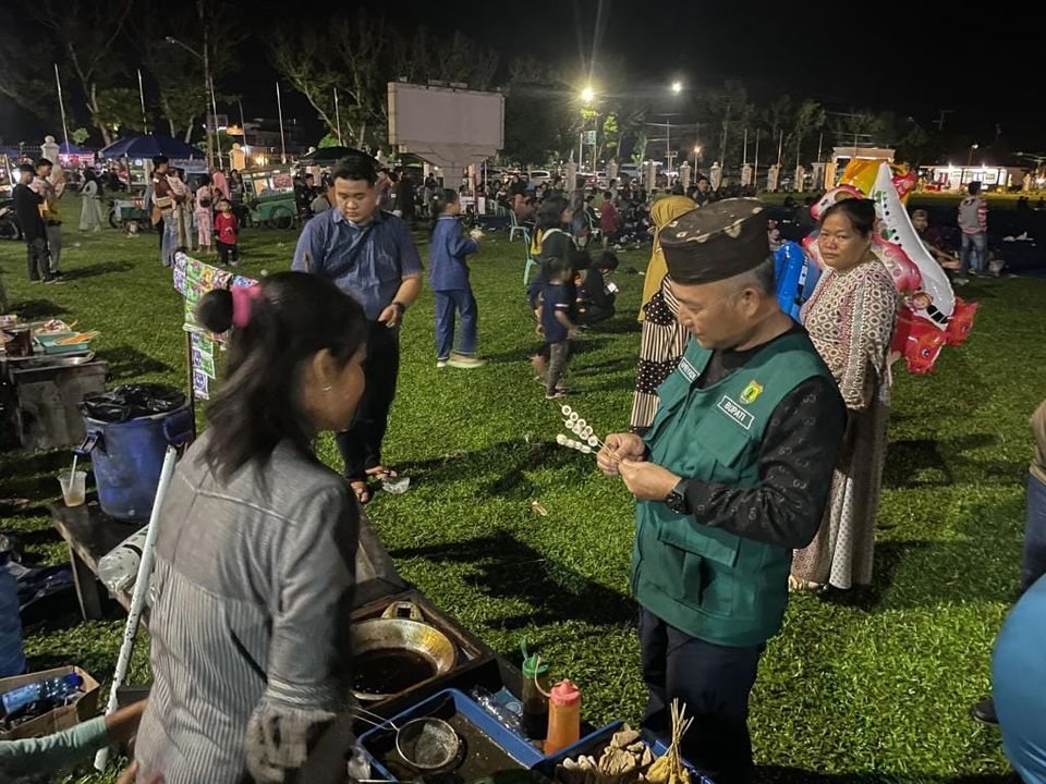 Warga Muba Nostalgia Digelaran Layar Tancap Malam Tahun Baru 2024 