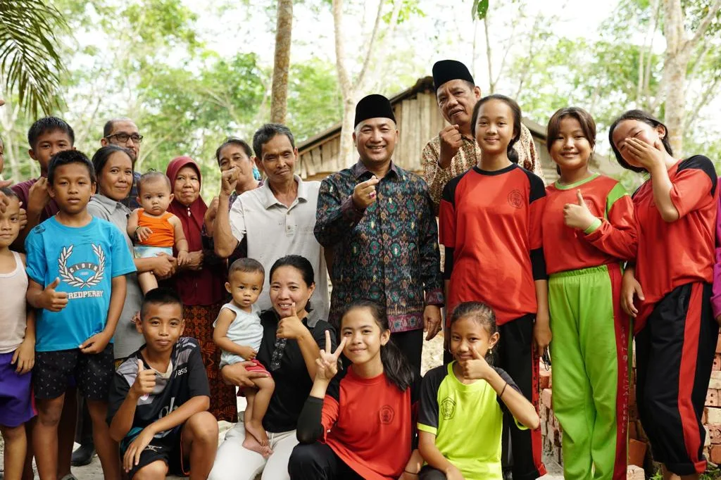 Weekend, Pj Bupati Apriyadi Sambangi Warga Sungai Keruh Yang Mendapat Program Bedah Rumah 